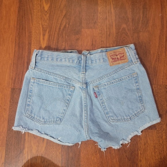 Levis 501 Shorts Like New Light Wash Size 26 - Picture 4 of 7
